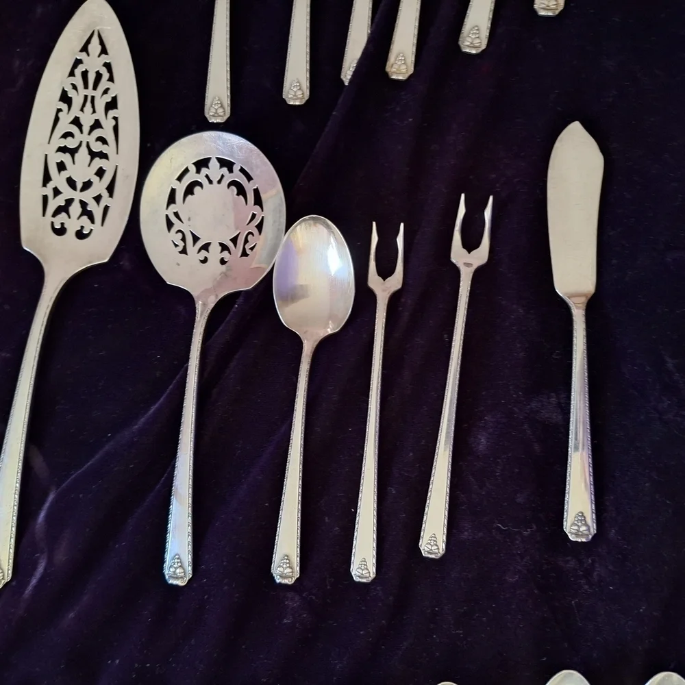Prestige Silver Dining Flatware Collection with Classic Design Lot 1